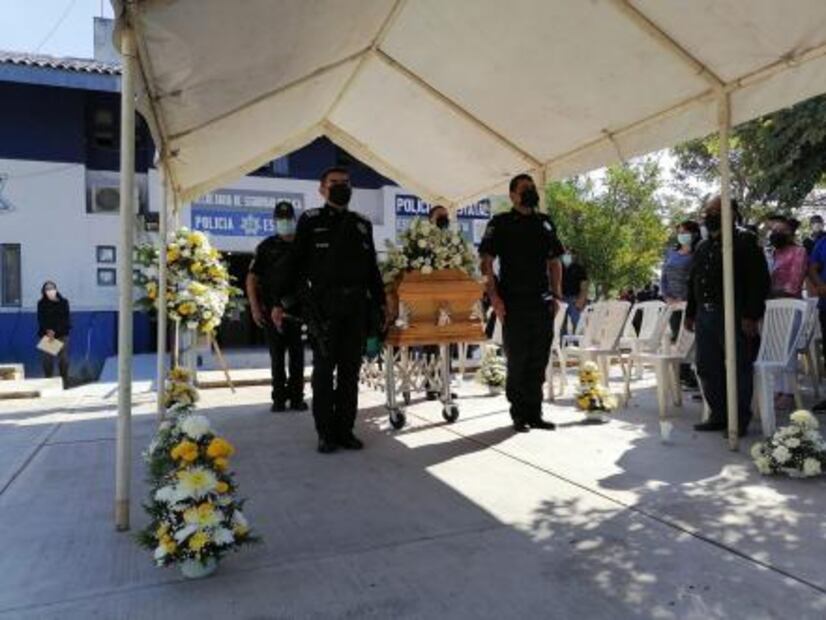 Rinden homenaje a policía estatal que murió en ataque en Tamasopo