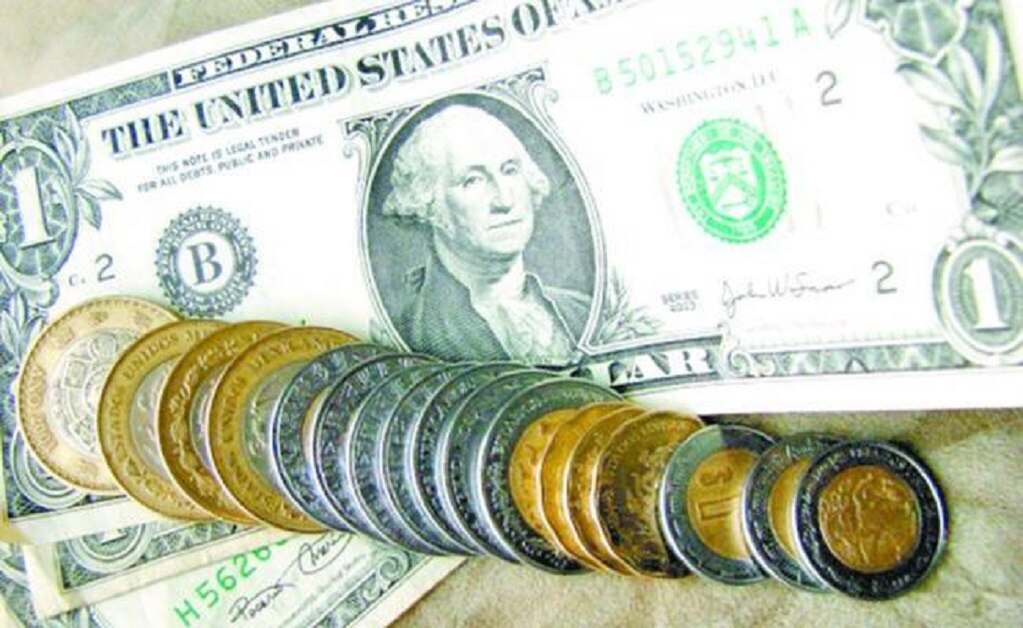 Peso retrocede ante incertidumbre por TLCAN; dólar cierra en 20.70