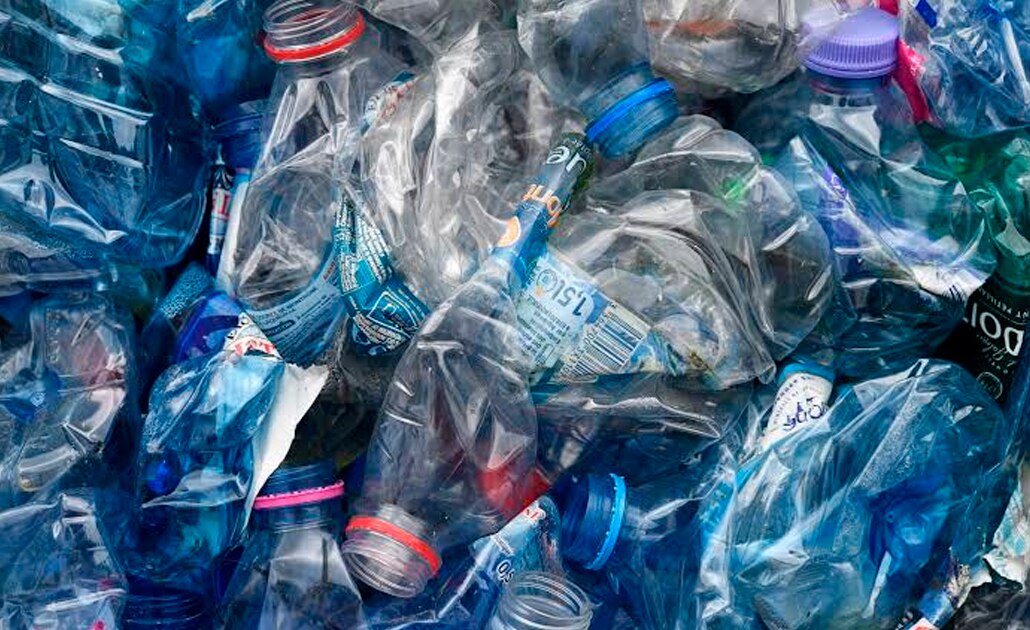 Busca NY prohibir plásticos de un solo uso y envases de poliestireno