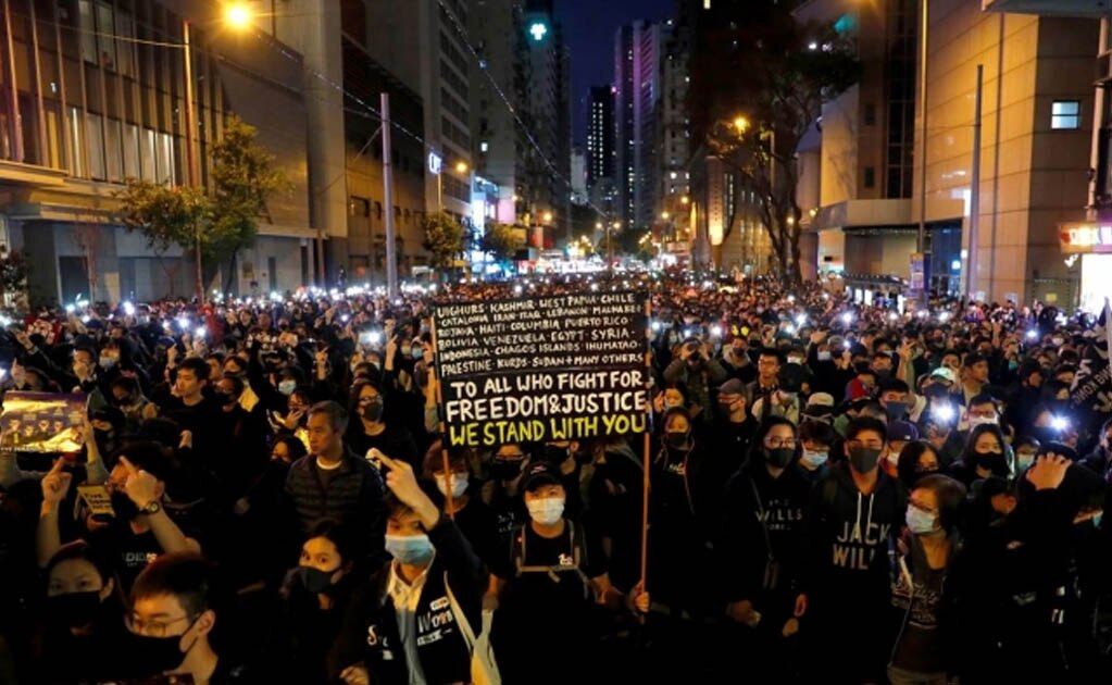 Protestas en Hong Kong cumplen seis meses; "marea negra" regresa a las calles