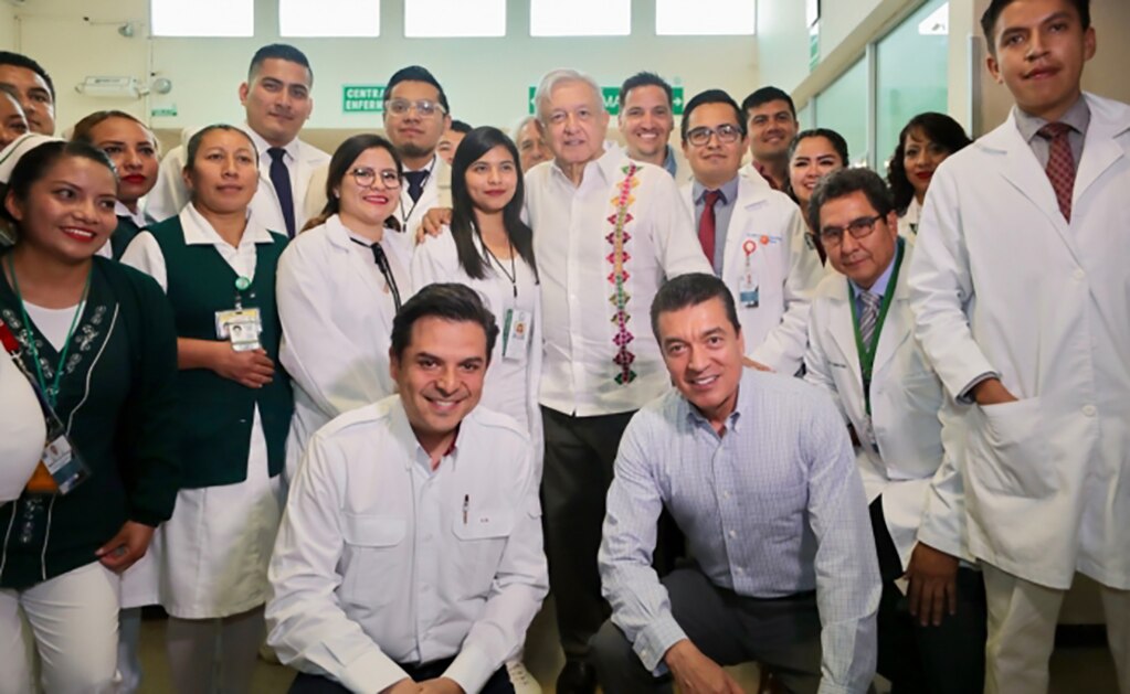 Afirma AMLO que fortalecerá Centros de Atención Rural para Adolescentes