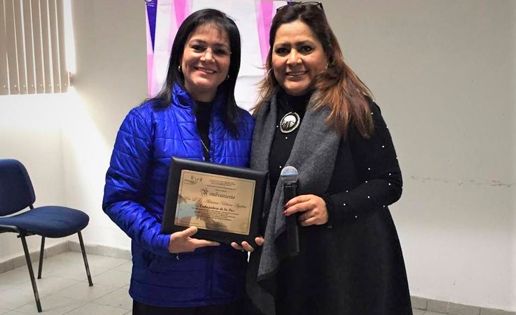 Reconocen a directora de DIF municipal como embajadora de la paz