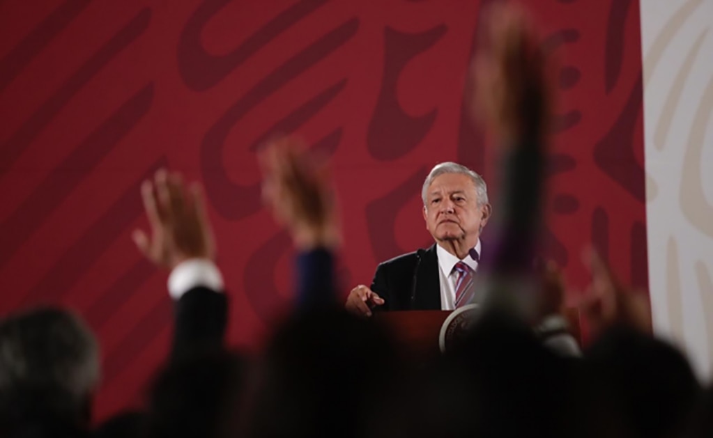 AMLO califica de torpes y corruptos a los que se amparan por el aeropuerto en Santa Lucía