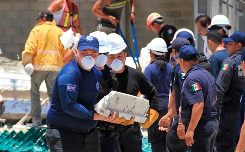 Suman dos muertos y 13 heridos por derrumbe en construcción en Cancún