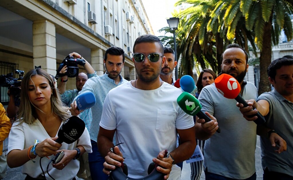 Condenan a "La Manada" a 15 años de prisión por violación en España