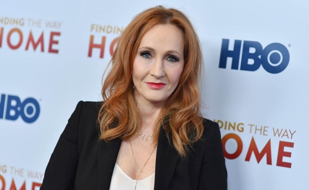 Acusan a J.K. Rowling de transfobia por polémico tweet