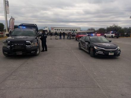 Avioneta realiza aterrizaje forzoso sobre carretera en Rioverde 