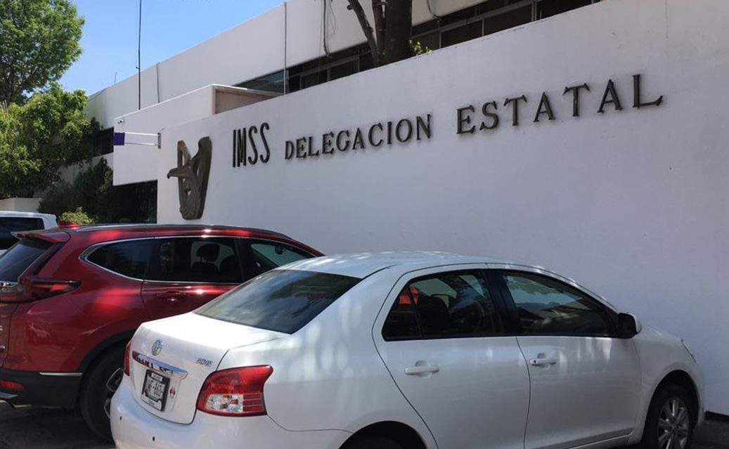 Trabajadores del IMSS en SLP exigen la destitución del jefe de servicios jurídicos