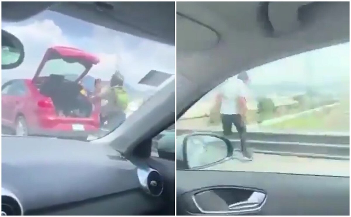 Luego de darse de puñetazos, el conductor del auto rojo decidió aventar del puente al hombre del casco. Foto: Captura de video