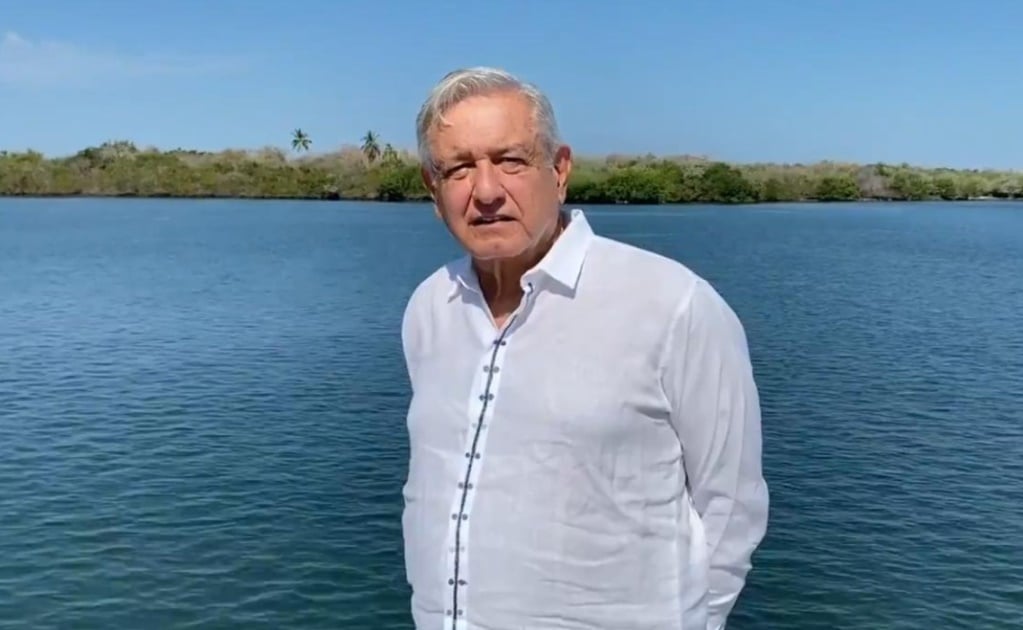 En este gobierno no se maltrata a los maestros: AMLO; felicita al magisterio en su día