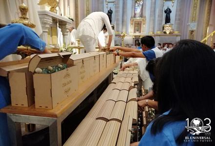Arzobispo realiza bendición del Santo Crisma y los óleos en Catedral