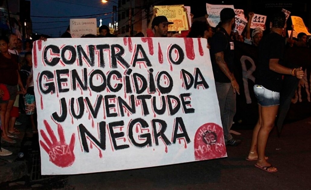 Desnudan a afroamericano y le dan latigazos por robar un chocolate en Brasil