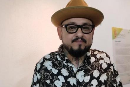 Eduardo Castillo, el artista potosino que a través de la pintura recuperó su "voz"