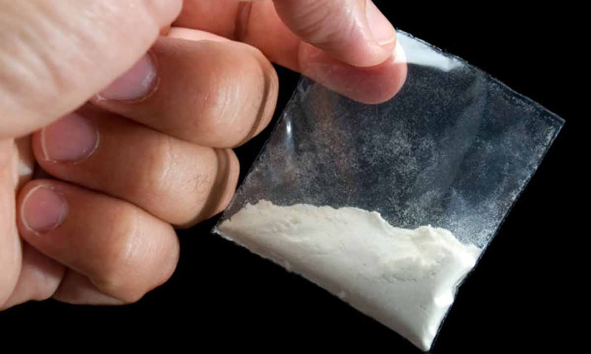 Encuentran 11 kilos de cristal en radiador de camioneta