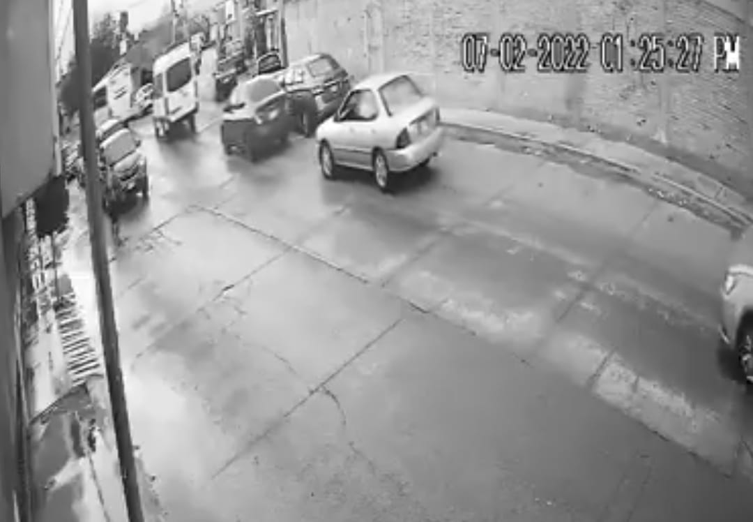 Cámara de seguridad capta el momento en que hombre es apuñalado en Soledad