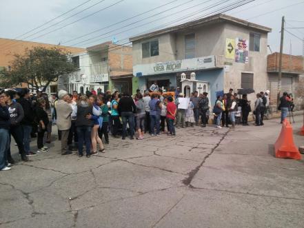 Entre acarreados y manifestantes, arrancan obras en Fray Diego de la Magdalena