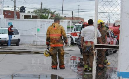 Bomberos controlan fuga de gas 