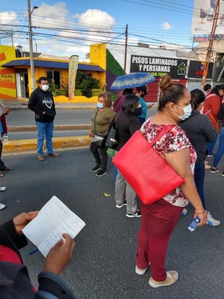 Docentes bloquean avenida Salvador Nava tras protestar en inmediaciones de SEGE