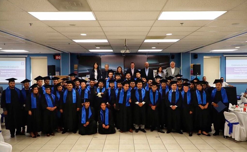 Gradúa GM técnicos en Mecatrónica 