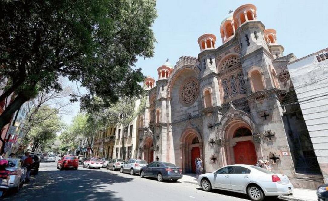 La Parroquia de La Sagrada Familia, ubicada en el número 69, colonia Santa María la Ribera, en menos de dos meses ocurrieron dos asaltos. La Arquidiócesis de México ha señalado el robo de alcancías como el delito más común en las parroquias de la capital.