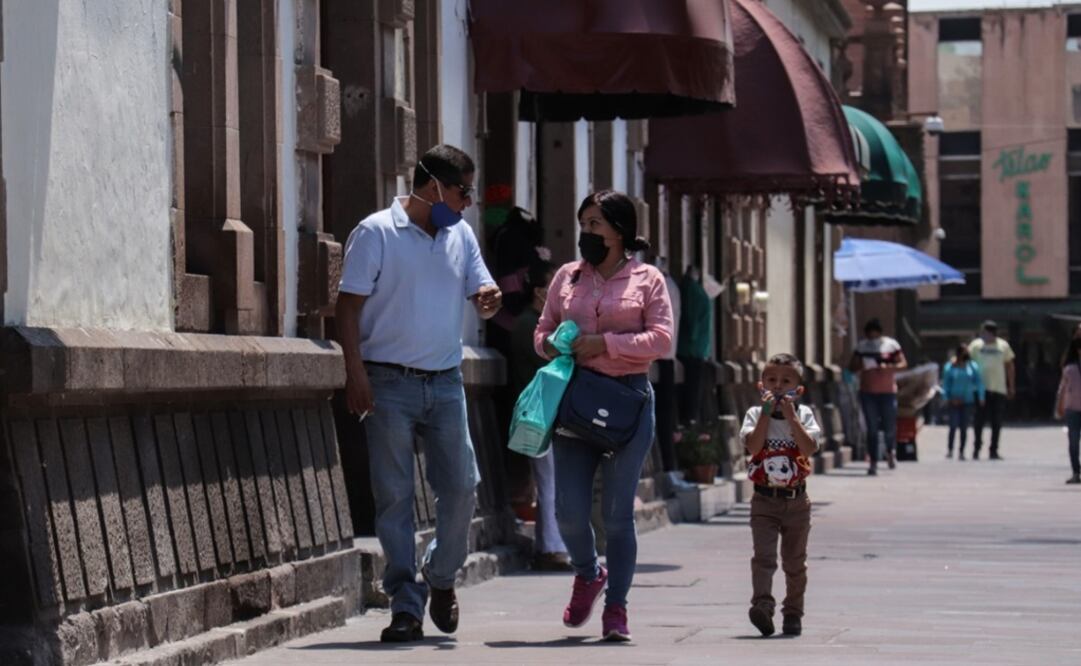 Miguel Ángel Lutzow, secretario de Salud estatal, llamó a la población potosina a reforzar las medidas de protección. Foto: Angélica Ortiz. EL UNIVERSAL San Luis Potosí
