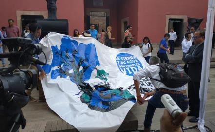 Manifestantes irrumpen evento para exigir protección de Sierra de San Miguelito