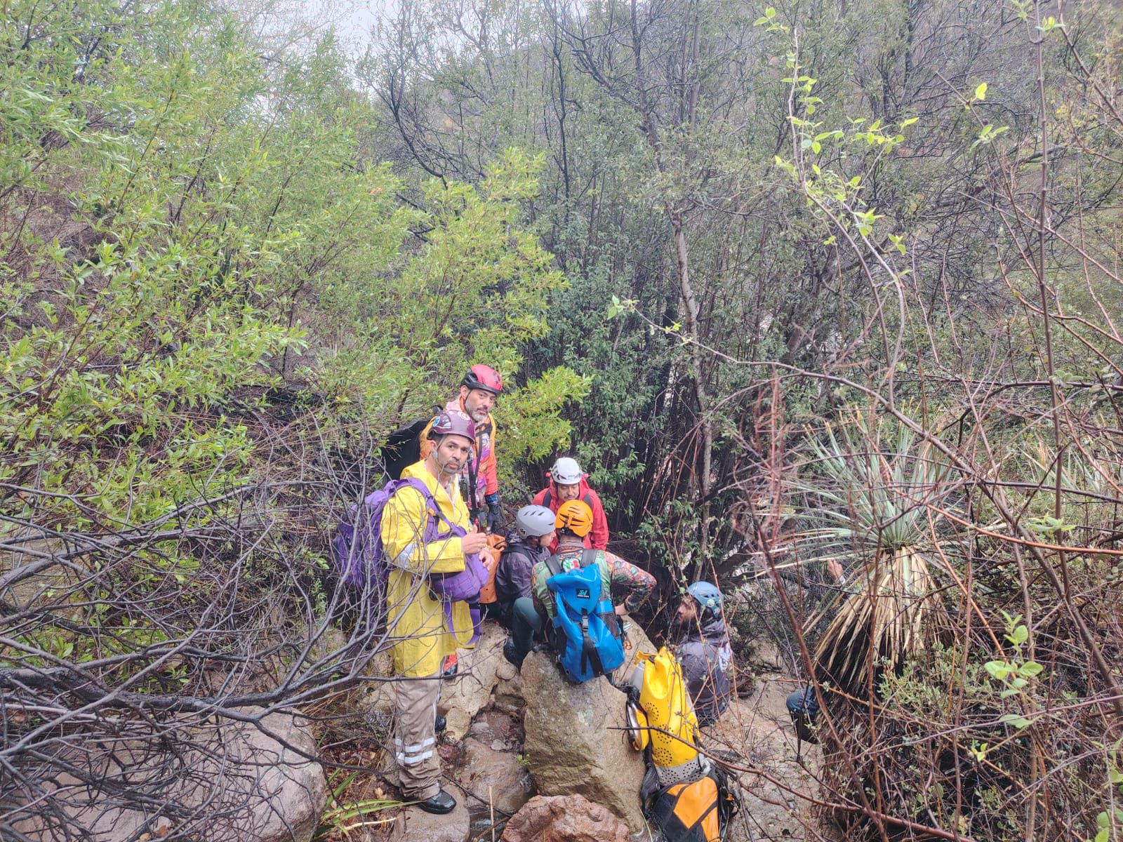 Rescatan a senderistas que estaban atrapados en Sierra de San Miguelito