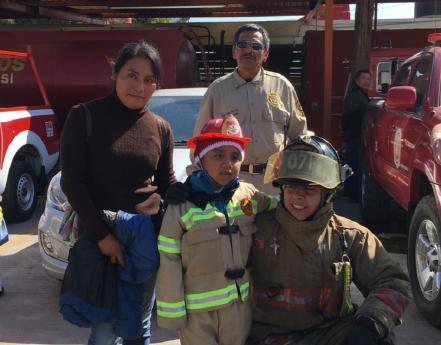 Nombran Bombero por un día a Cristofer