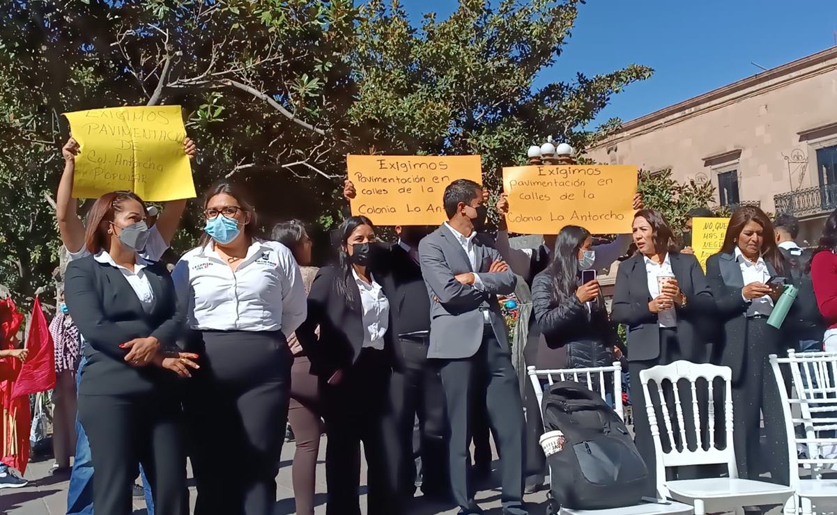 Manifestantes interrumpen bodas comunitarias en la capital potosina; exigen alumbrado y agua potable