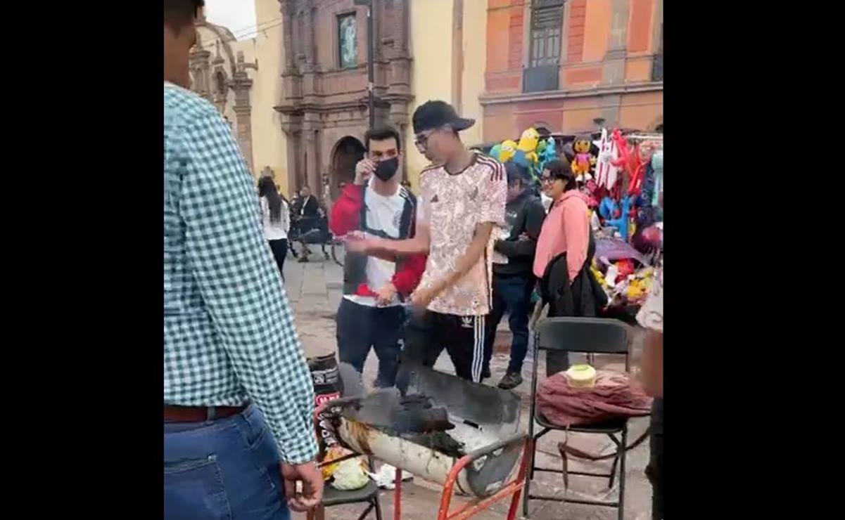 VIDEO: Potosinos arman carnita asada en la Plaza Fundadores para ver partido México VS Polonia