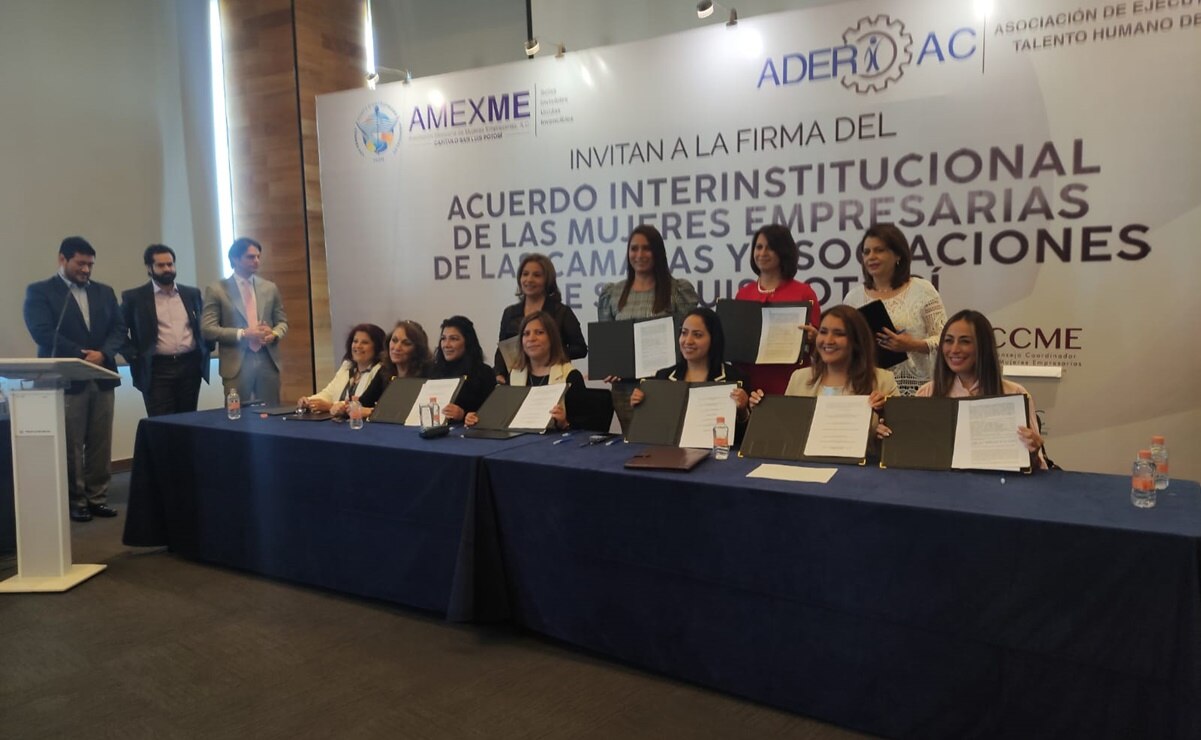 Firma de acuerdo entre mujeres empresarias de SLP con el que buscan mayor participación y visibilidad en la toma de decisiones. Foto: Nancy Lizet Hernández