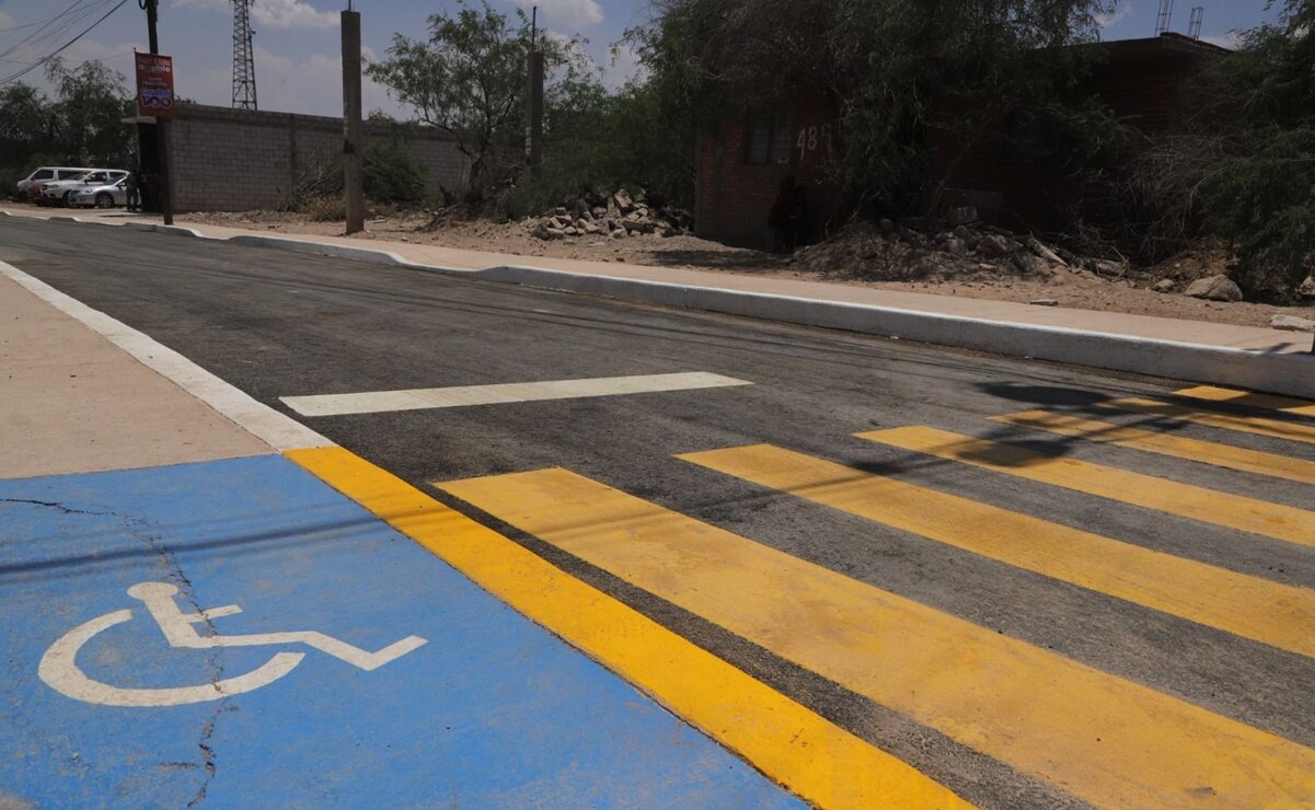 Entrega Ayuntamiento de SLP drenaje, tomas de agua y banquetas renovadas en colonia Los Limones
