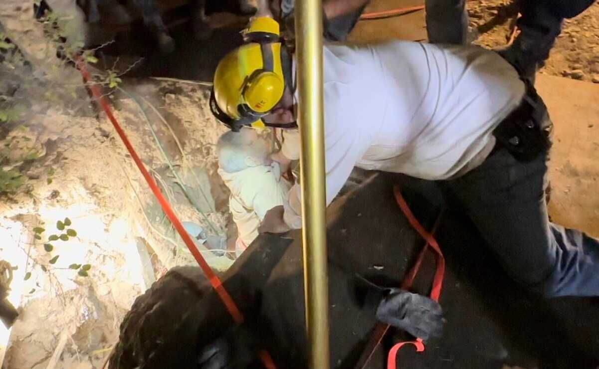 Tras 12 horas, rescatan a hombre de la tercera edad que cayó a una grieta en Venado. Fotos: Especiales