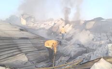 Mega incendio consume recicladora en Villa de Pozos