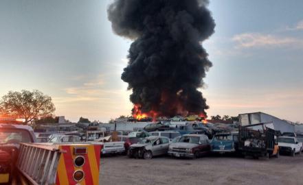 Se incendia pensión de grúas