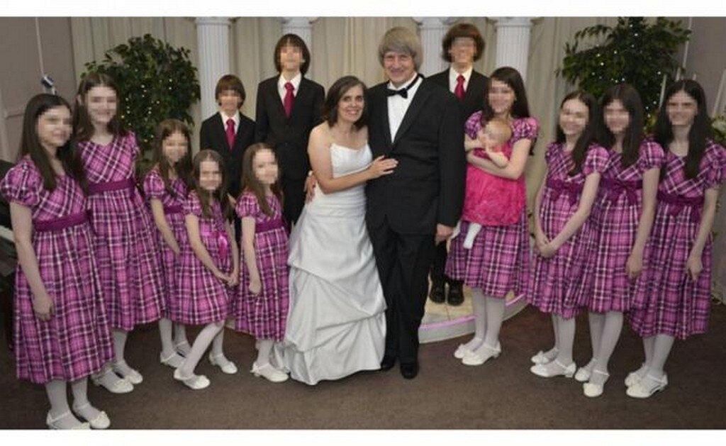 Pareja mantenían encadenados a sus 13 hijos