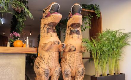 Eduardo, el "dinosaurio" barista que atiende cafetería en el Centro de SLP