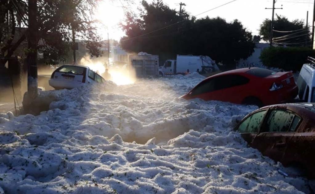 Granizada en Guadalajara alcanza hasta un metro de altura