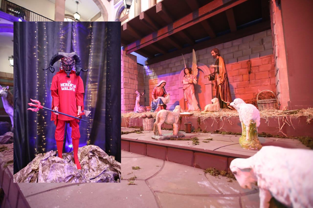 "La herencia maldita" representa al diablo en nacimiento monumental de Palacio de Gobierno de SLP. Fotos: Especiales