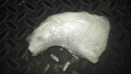 Aseguran cristal en aeropuerto, estaba oculto en computadora