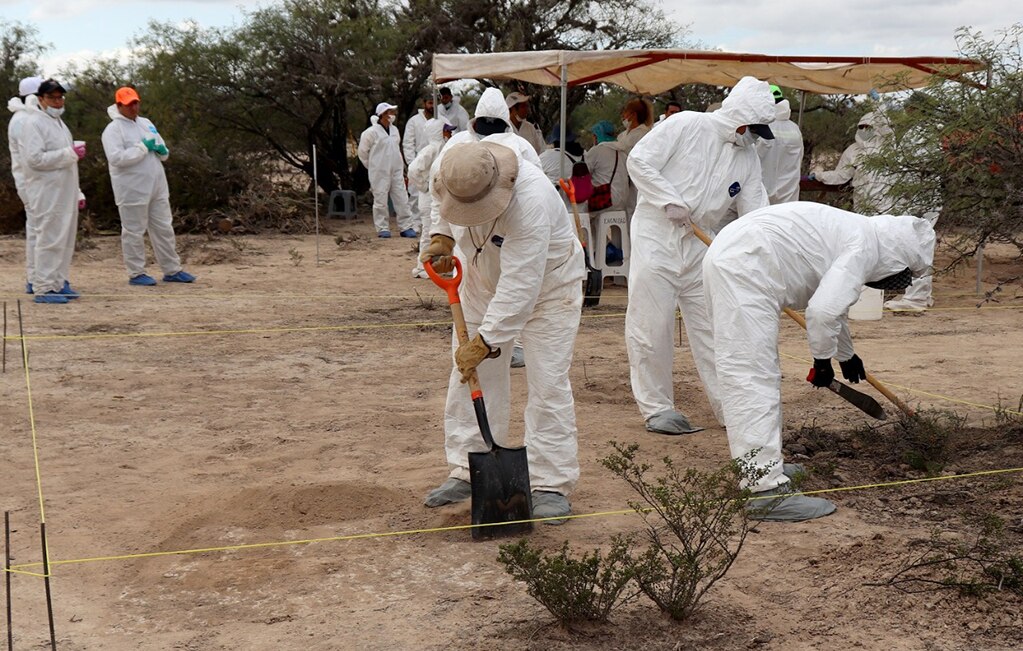 Continúan trabajos en fosa clandestina de Moctezuma