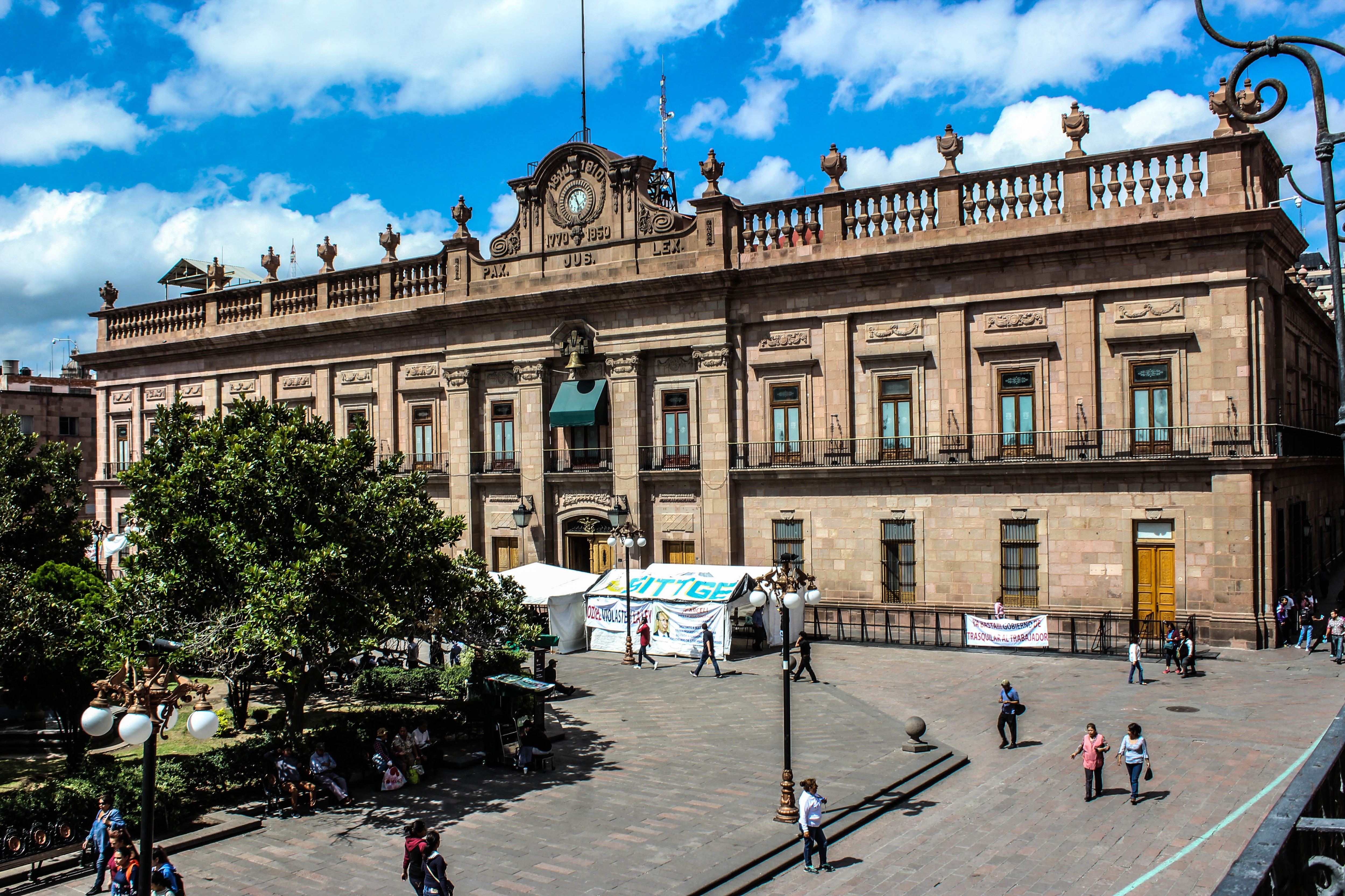 Descartan utilización de la fuerza para liberar Plaza de Armas