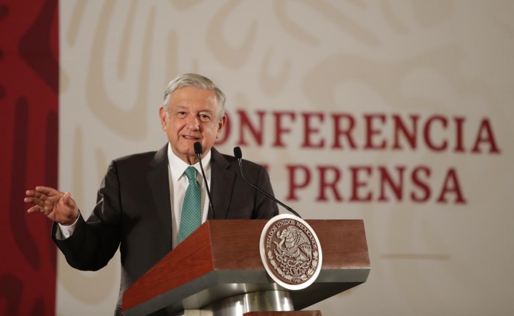 Faltan 123 mil médicos en México: AMLO