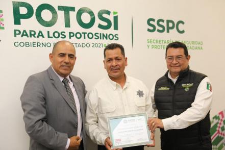 Reconocen a agentes de Seguridad y Protección Ciudadana de SLP por 30 años de servicio