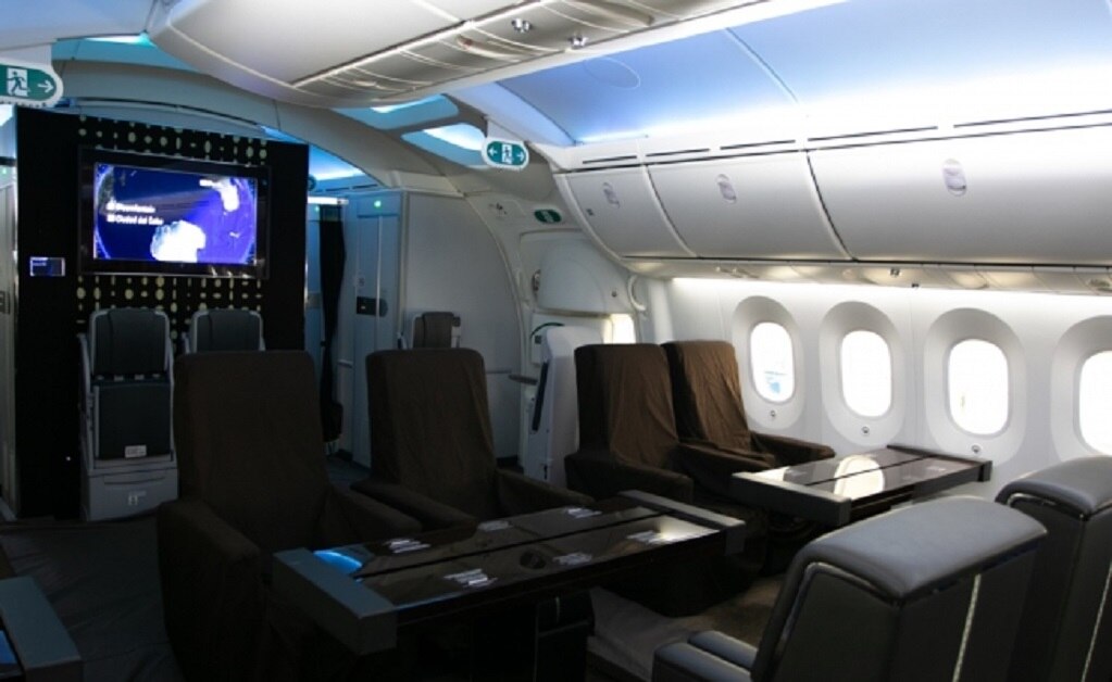 Interior de avion TP-01. En la plataforma de la ONU se mostraron también imágenes del avión, interior y exterior. Especial