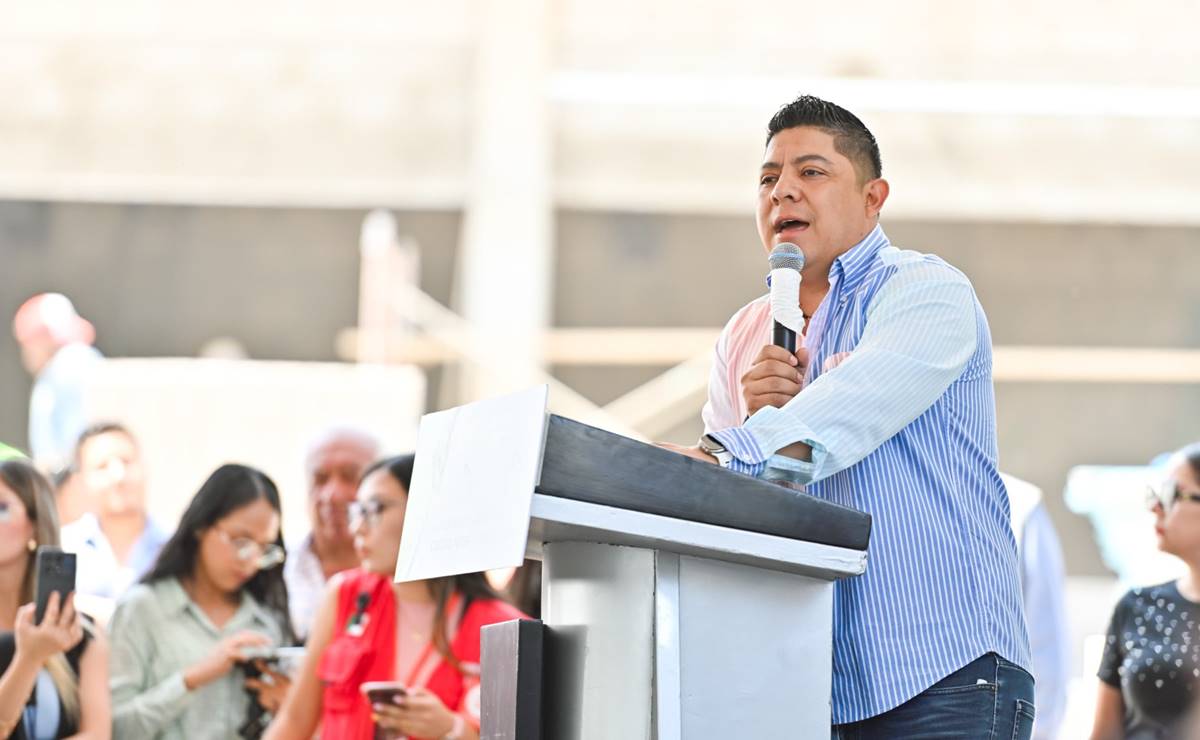 Llama gobernador de SLP a empresarios a comprometerse con desarrollo del estado 