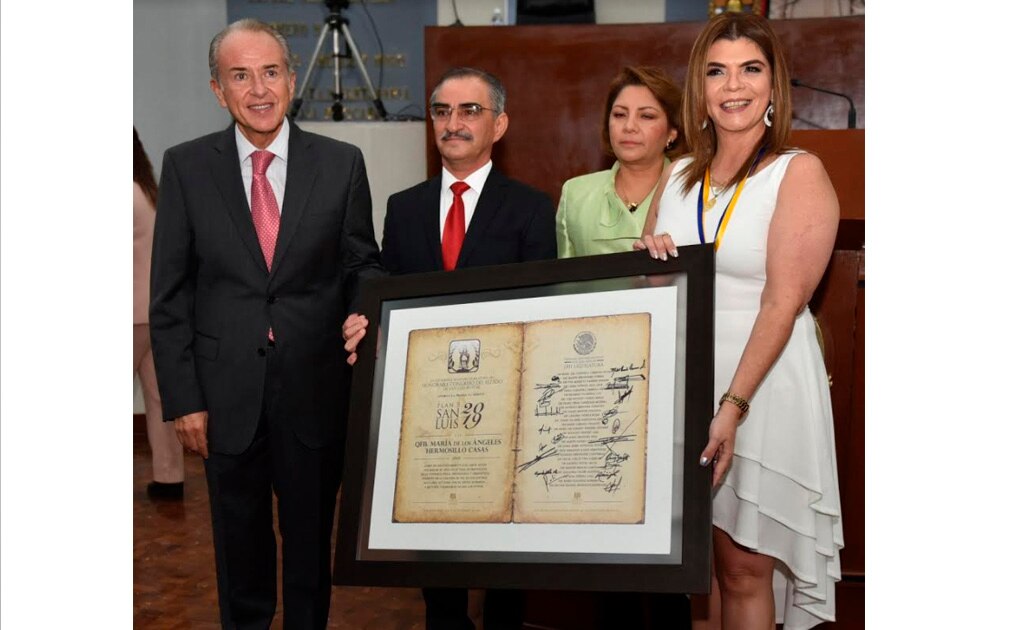 Ángeles Hermosillo recibe presea Plan de San Luis 2019 por su labor contra el acoso escolar 