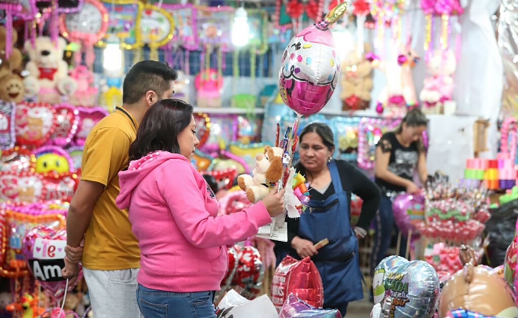 Regalos, flores y cena, ¿cuánto gastan los enamorados en San Valentín? 