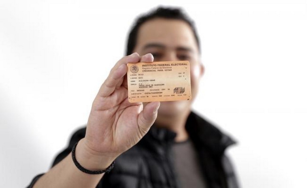 Votar sin rostro. Así eran las credenciales para votar sin fotografía