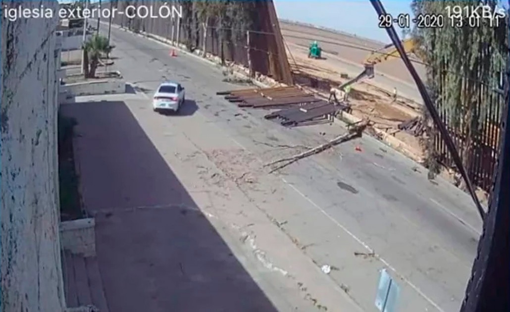 Viento tira fragmento del muro fronterizo de EU en Mexicali